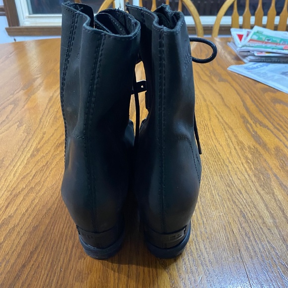 women's water proof SOREL Joan of Arctic wedge laced leather boots - Picture 3 of 4